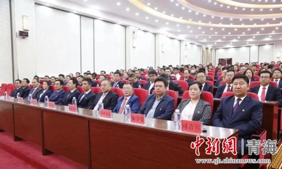 ͼΪÐÂÊé·¢²¼»áÏÖ³¡¡£ºÓÄÏÏØÎ¯Ðû´«²¿¹©Í¼ ͼΪÐÂÊé·¢²¼»áÏÖ³¡¡£ºÓÄÏÏØÎ¯Ðû´«²¿¹©Í¼