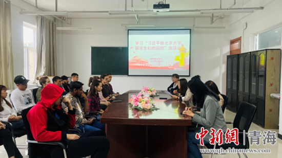 图为座谈会现场。青海民大供图 图为座谈会现场。青海民大供图