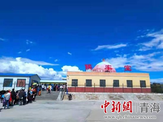 图为已经开通的“天空之镜”专列。 茶卡盐湖景区供图 图为已经开通的“天空之镜”专列。 茶卡盐湖景区供图