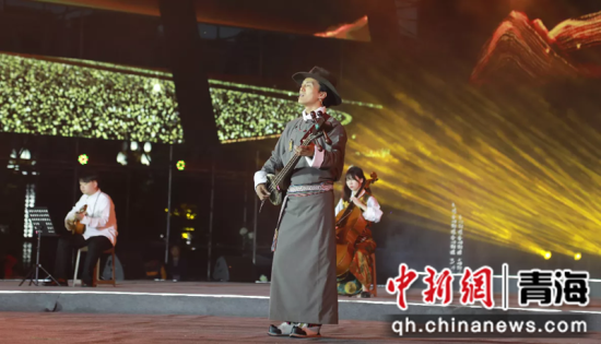 ͼΪ��Ļʽ�ֳ�����������������ͼ