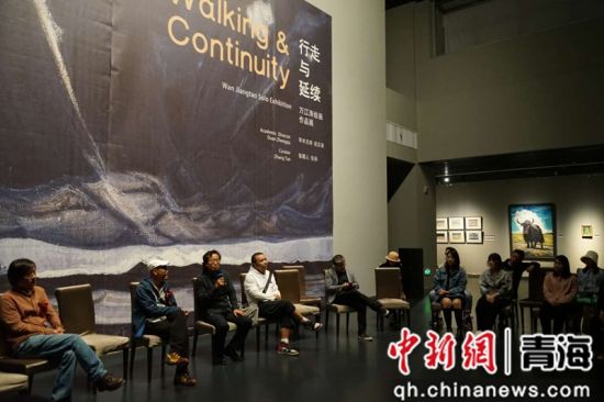 ͼΪ¡°ÐÐ×ßÓëÑÓÐø¡±»æ»×÷Æ·Õ¹ÏÖ³¡¡£ ºú¹óÁúÉã ͼΪ¡°ÐÐ×ßÓëÑÓÐø¡±»æ»×÷Æ·Õ¹ÏÖ³¡¡£ ºú¹óÁúÉã