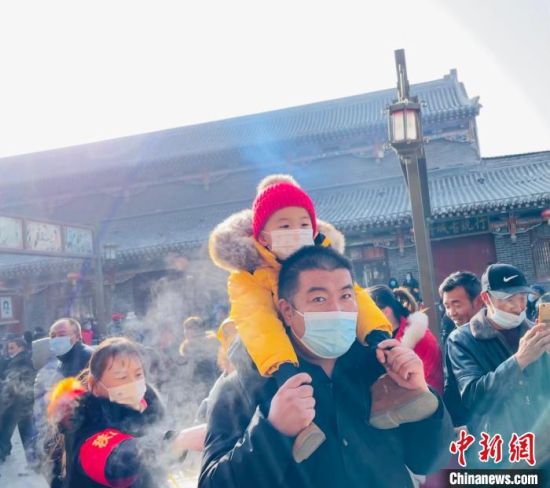 ͼΪÎõÎõÈÁÈÁµÄ¹Å³Ç½ÖµÀÒ»½Ç¡£¡¡ÍõÁÕÄÈ Éã ͼΪÎõÎõÈÁÈÁµÄ¹Å³Ç½ÖµÀÒ»½Ç¡£¡¡ÍõÁÕÄÈ Éã