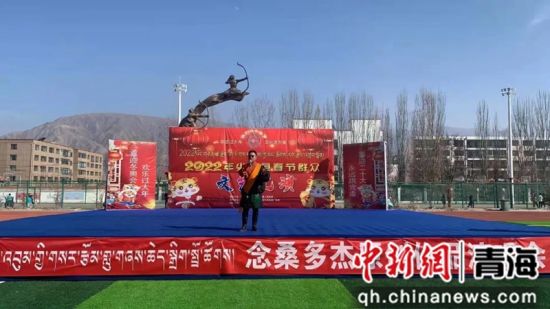 ͼΪÑݳª»áÏÖ³¡¡£¼âÐû¹©Í¼ ͼΪÑݳª»áÏÖ³¡¡£¼âÐû¹©Í¼