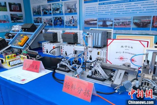 ͼΪ��ְѧԺѧ��������Ʒչʾ��(����ͼ) ���� ��