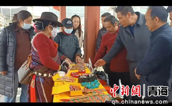 ͼΪ»î¶¯ÏÖ³¡¡£ÂêÇßÏØÎ¯Ðû´«²¿¹©Í¼ ͼΪ»î¶¯ÏÖ³¡¡£ÂêÇßÏØÎ¯Ðû´«²¿¹©Í¼