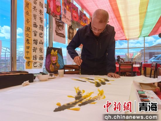 ͼΪ�黭չ������ ��