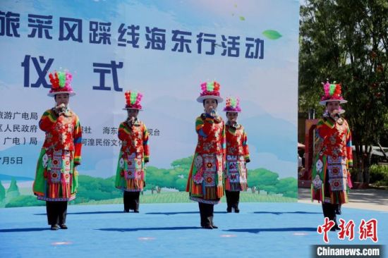 ͼΪÆô¶¯ÒÇʽÏÖ³¡ÎÄÒÕÑݳö¡£¡¡Õź£ö© Éã ͼΪÆô¶¯ÒÇʽÏÖ³¡ÎÄÒÕÑݳö¡£¡¡Õź£ö© Éã