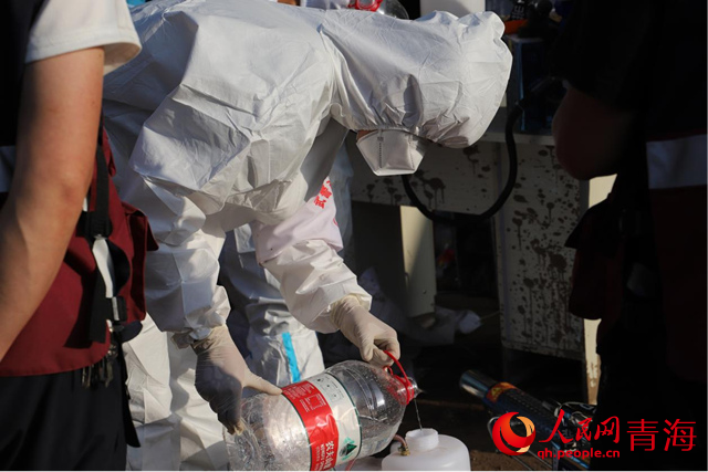 疾控部门开展消杀工作。人民网 甘海琼摄