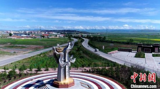 Í¼Îª×øÂäÓÚ½ðÒøÌ²²ÝԵĺ£êÌÏØ³Ç¡£(×ÊÁÏͼ) º£êÌÐû´«²¿¹©Í¼ Í¼Îª×øÂäÓÚ½ðÒøÌ²²ÝԵĺ£êÌÏØ³Ç¡£(×ÊÁÏͼ) º£êÌÐû´«²¿¹©Í¼