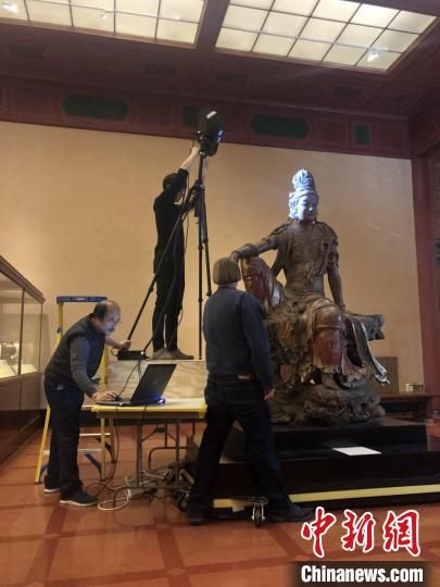 ͼΪÍŶÓÔÚ¹úÍâ¶ÔÎÄÎï½øÐÐÈýάÊý¾Ý²É¼¯¡£¡¡ÊÜ·ÃÕßÌṩ ͼΪÍŶÓÔÚ¹úÍâ¶ÔÎÄÎï½øÐÐÈýάÊý¾Ý²É¼¯¡£¡¡ÊÜ·ÃÕßÌṩ