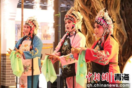 图为活动现场的戏曲表演。 城东区文体旅游科技局供图 图为活动现场的戏曲表演。 城东区文体旅游科技局供图
