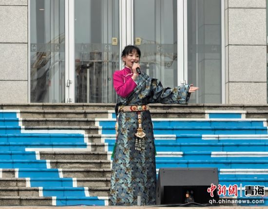 图为“西海2261·河湟文化大集”果洛专场暨果洛州生态旅游启动年启动仪式现场。 祁增蓓摄 图为“西海2261·河湟文化大集”果洛专场暨果洛州生态旅游启动年启动仪式现场。 祁增蓓摄