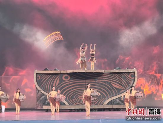 图为演出现场。海东市委宣传部供图 图为演出现场。海东市委宣传部供图