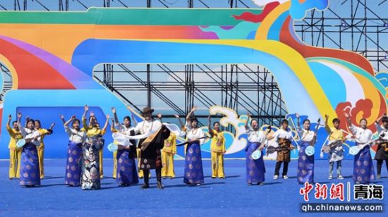 ͼΪ»î¶¯ÏÖ³¡¡£¹²ºÍÈÚý¹©Í¼ ͼΪ»î¶¯ÏÖ³¡¡£¹²ºÍÈÚý¹©Í¼