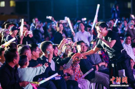 ͼΪ���ֻ��ֳ���������̨�¹��ڻ�����Ѧ�� ��