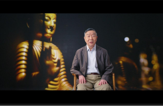 近日,原国家文化部副部长、故宫博物院原院长郑欣淼在北京谈李巍收藏的金铜佛像。 近日,原国家文化部副部长、故宫博物院原院长郑欣淼在北京谈李巍收藏的金铜佛像。