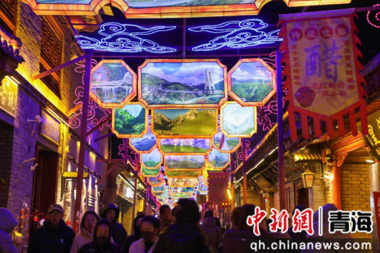 ����ͼΪ������Э������Դ�������������ຣ������˫��˫��չ�ߵ�40���й����ػ��ƻᵤ�����ųǷֻ᳡�ڣ���Դ�ŵ�չ��������������������