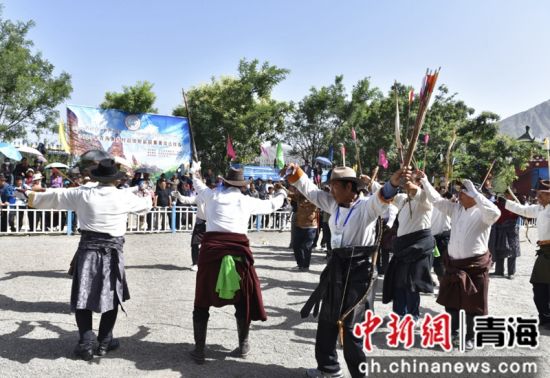 ×ÊÁÏͼΪ¼âÔúÏØÅ©ÄÁÃñÉä¼ýÈüÏÖ³¡¡£¼âÔúÏØÎ¯Ðû´«²¿¹©Í¼ ×ÊÁÏͼΪ¼âÔúÏØÅ©ÄÁÃñÉä¼ýÈüÏÖ³¡¡£¼âÔúÏØÎ¯Ðû´«²¿¹©Í¼