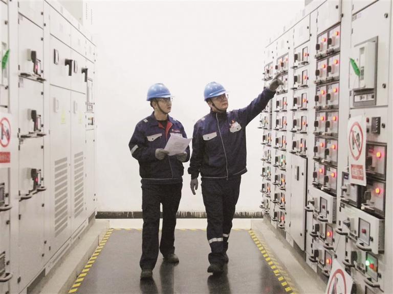 ������ϸ��+���ֻ���˫���渳���ຣͭҵ��������չ