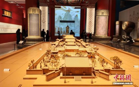 4��20�գ�����ԭ˿· ���֮�⡪���ຣ˿·����������±ڻ�����չ�����й��������Ļ��Ų��ݿ�Ļ��ͼΪչ���ֳ�������������� Ӧ�� ��